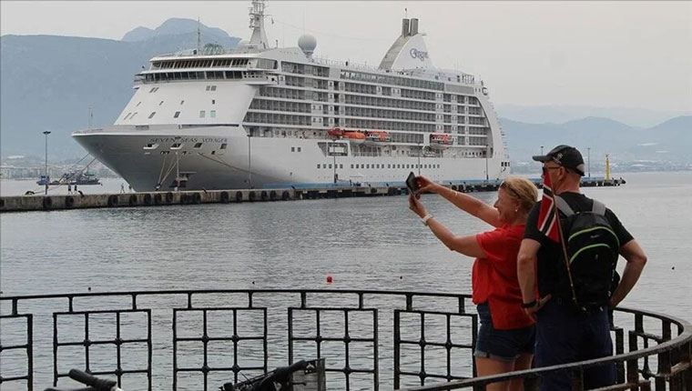 "Seven Seas Voyager" Alanya'ya demirledi!