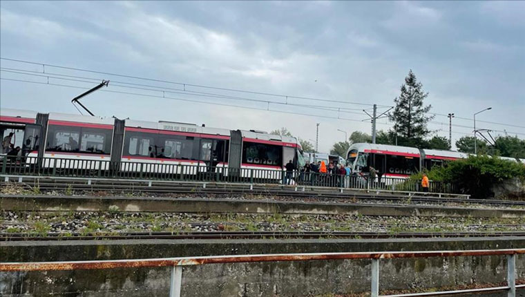 Samsun'da iki tramvayın çarpışması sonucu 26 kişi yaralandı!