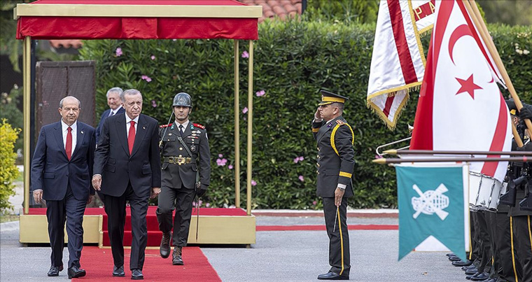 Cumhurbaşkanı Erdoğan KKTC'de resmi törenle karşılandı!