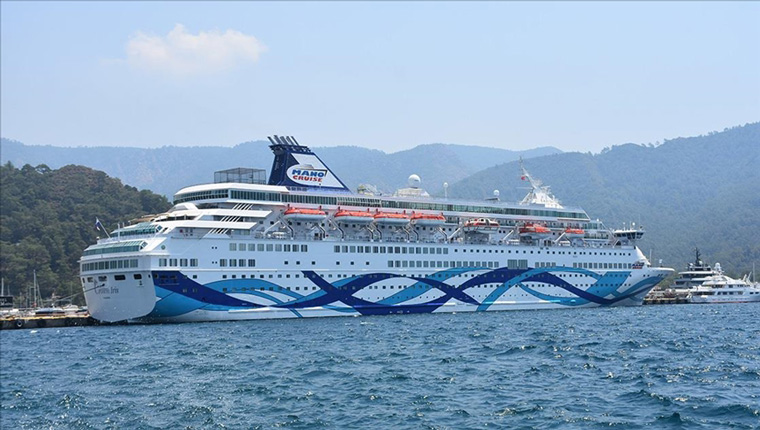 "Crown İris" kruvaziyeri Marmaris'te!