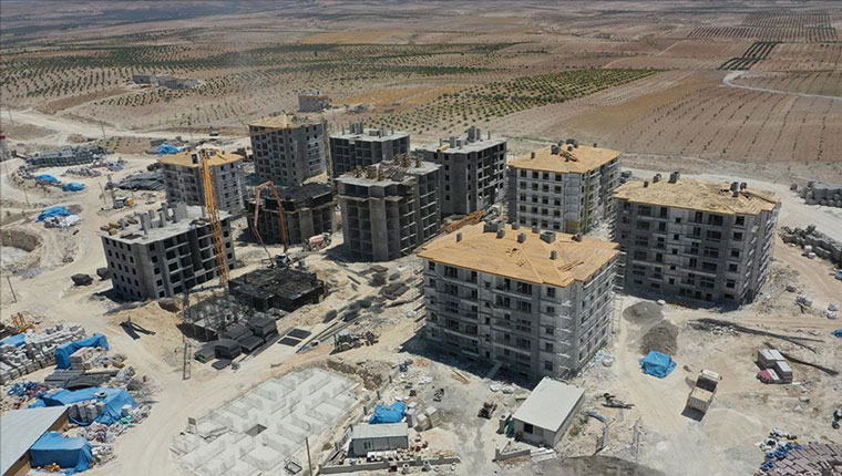 Birecik'te depremzedeler için yapılan bloklardan 13'ünün kaba inşaatı bitti!
