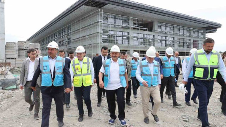 Bakan Özhaseki Abdi İpekçi Spor Kompleksi'nde incemelerde bulundu!