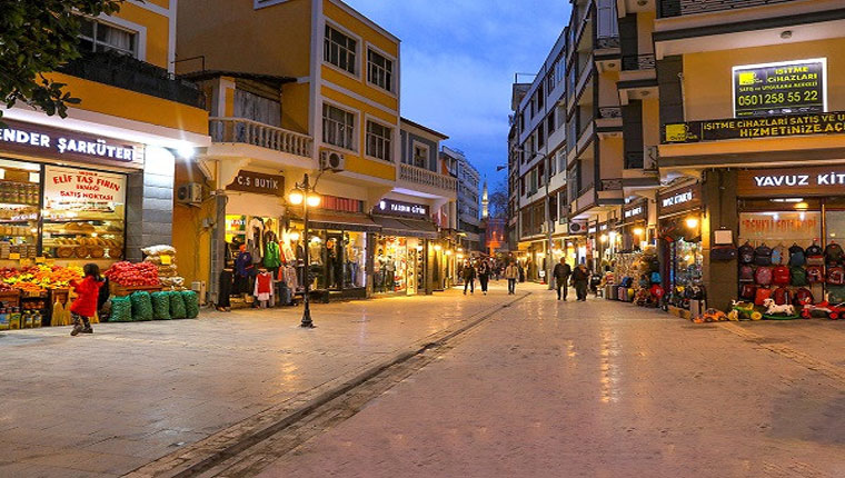 İstanbul’un alışveriş caddelerinde mağazalara talep ve ziyaretçi sayısı artmaya devam ediyor