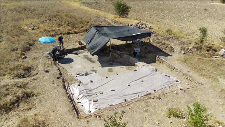 Elazığ'da tesadüfen bulunan tarihi mozaikler gün ışığına çıkarılıyor!