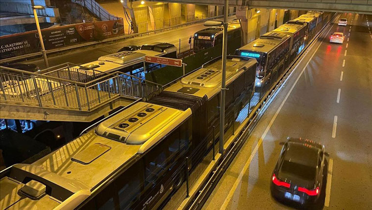 İstanbul'da metrobüs arızası yoğunluk yaşattı