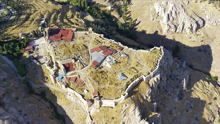 Harput Kalesi'nde yaklaşık 1000 yıllık saray mutfağı bulundu