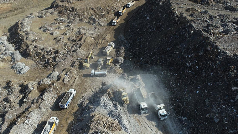 Malatya'da yüzde 15 seviyesindeki hasarlı bina yıkımı 2,5 ayda yarıyı geçti!