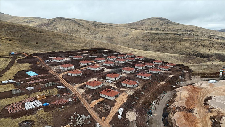 Malatya'nın Akçadağ ilçesinde köy tipi afet evlerinin inşası sürüyor!