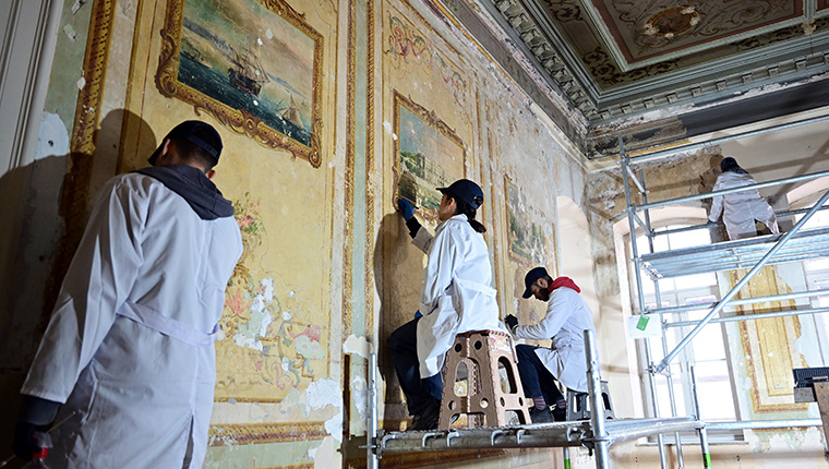Yıldız Sarayı'nın restorasyonu sırasında duvar resimleri bulundu