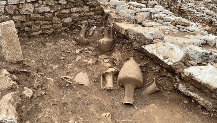 Amos Antik Kenti'nde 10 amfora bulundu!