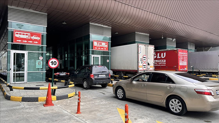 Sarp Sınır Kapısı'ndan 2023'te 6 milyonu aşkın yolcu geçişi oldu!