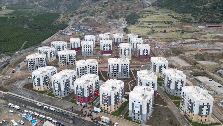Hatay’daki 256 deprem konutu hak sahiplerine teslim edildi!