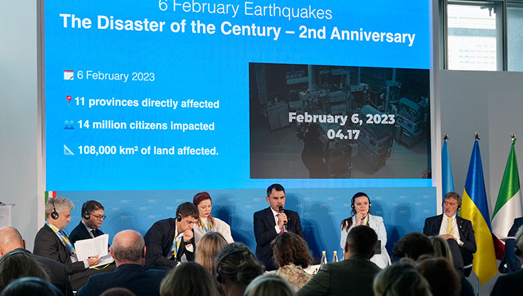 Bakan Kurum, asrın inşa seferberliğini dünyaya anlattı