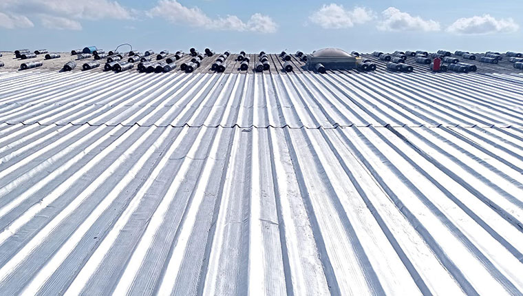 Ravago'dan metal ve sandviç panel çatılar için yenileme kolaylığı